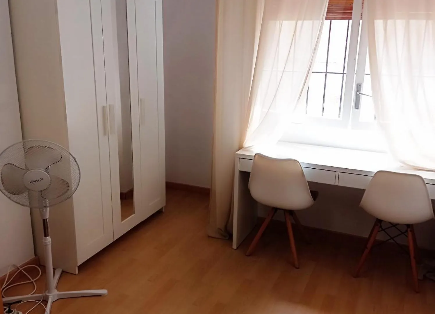 City Center Double Sunny Room 바르셀로나 0*,